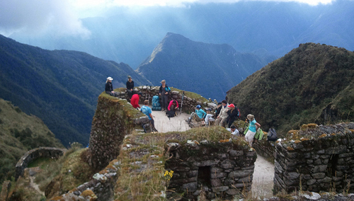 trekking a machu picchu