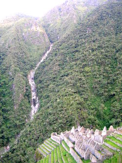 trekking a machu picchu